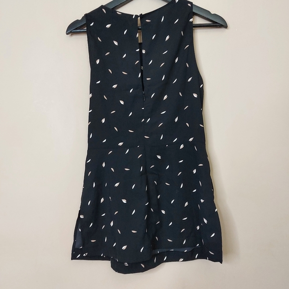 All in Favor faux wrap sleeveless blouse side slits back zip and keyhole back - Picture 8 of 8